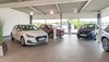 Autohaus Lorenzen – Standort Flensburg – Darstellung Ausstellungshalle mit Autos
