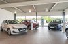 Autohaus Lorenzen – Standort Flensburg – Darstellung Ausstellungshalle mit Autos